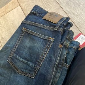 Mens Mossimo jeans (4 pairs total).